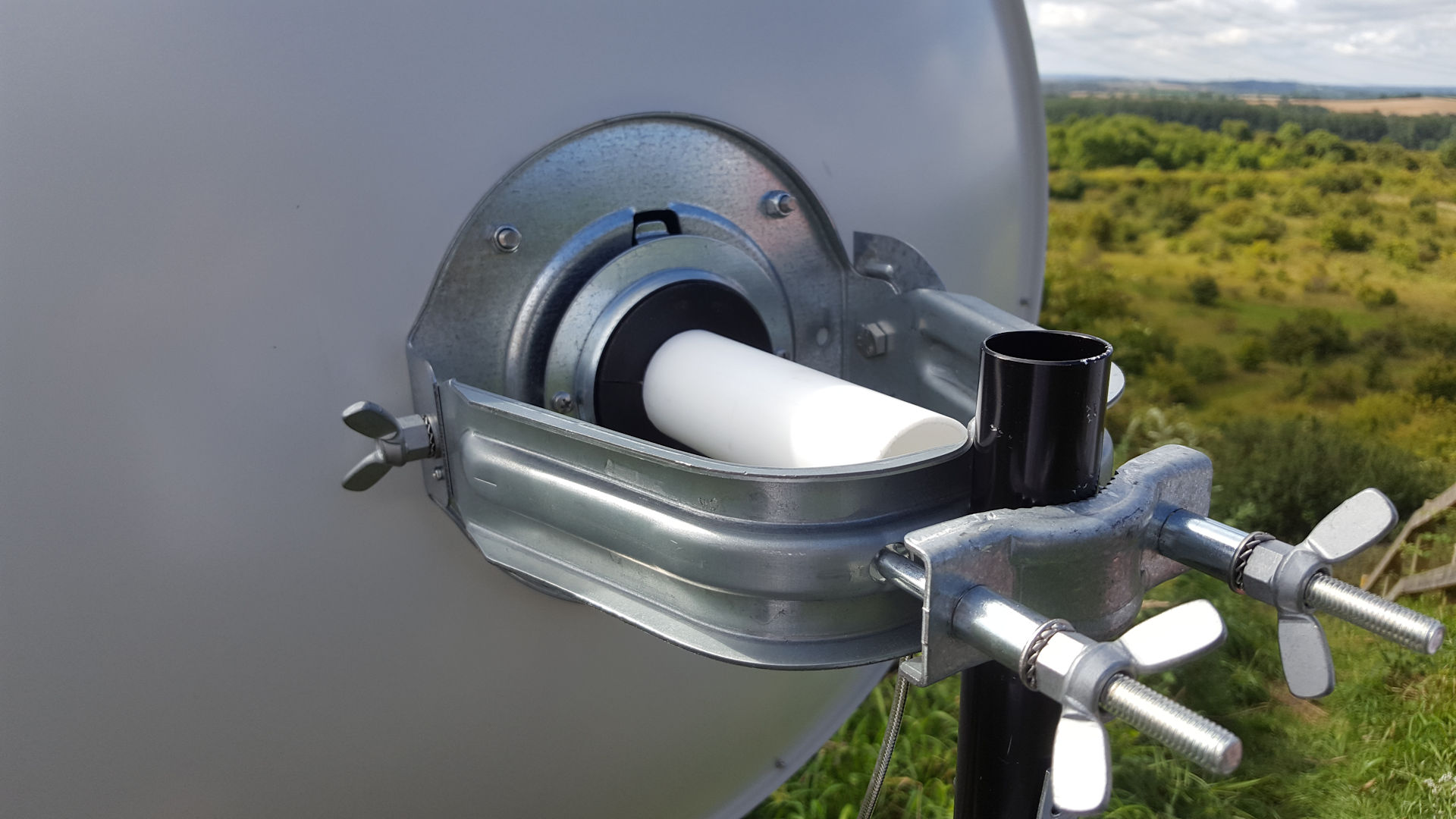 My Quad Patch Antenna is glued to the end of some 41mm plastic water pipe.