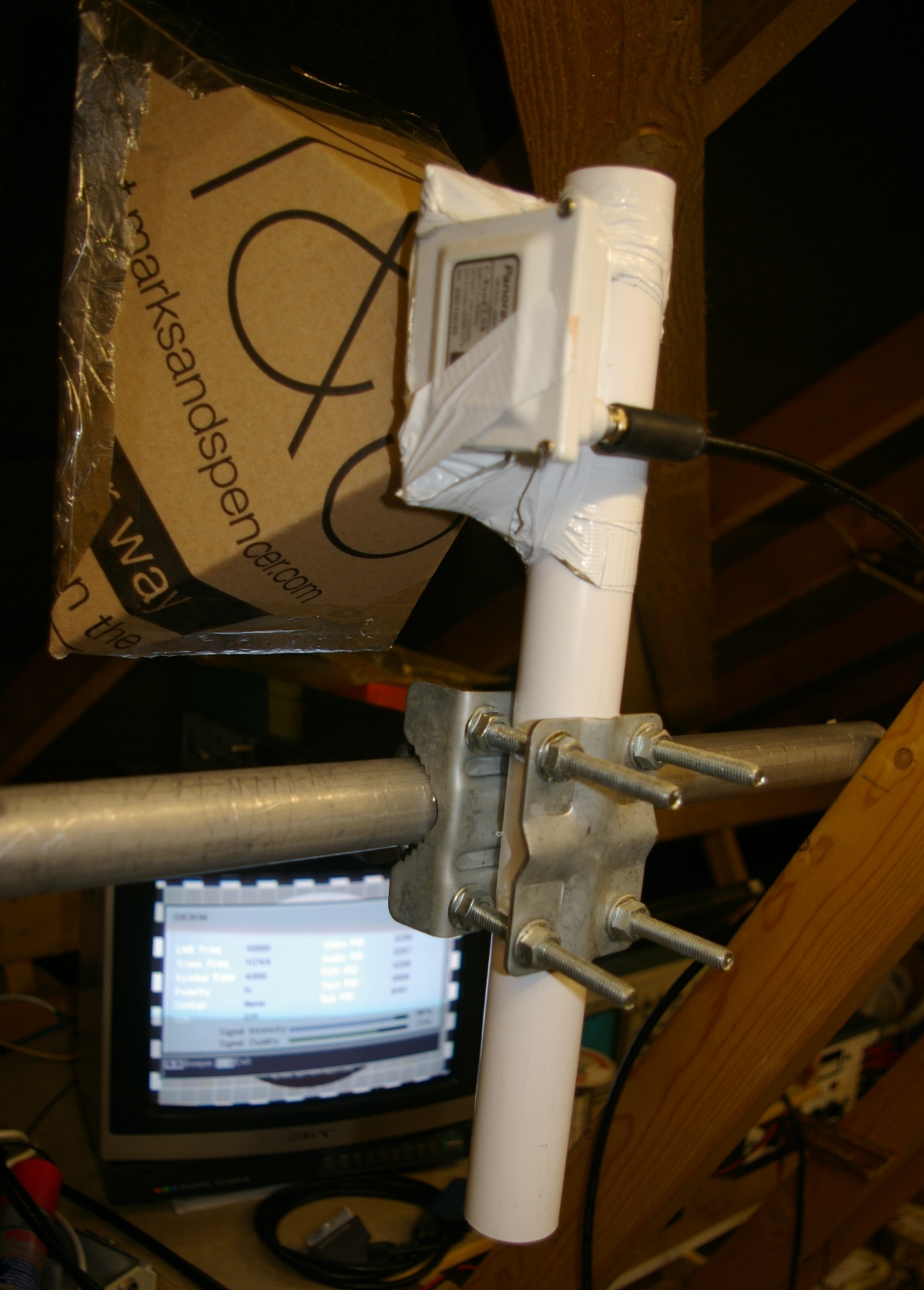 ER-863 plus cardboard and foil horn - indoors!