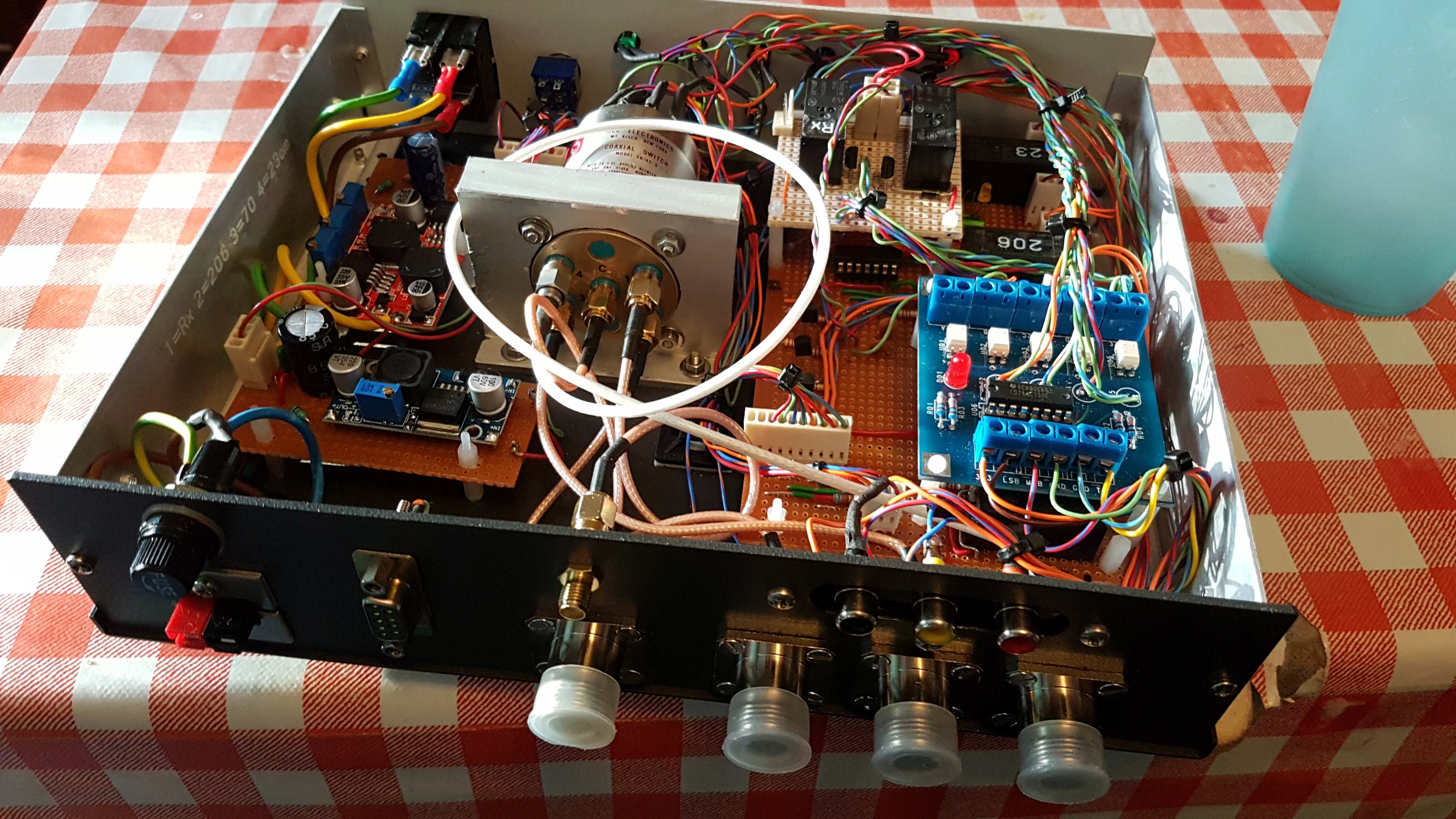 non-latching 4 into 1 caox switch in a Rx-Tx changeover controller